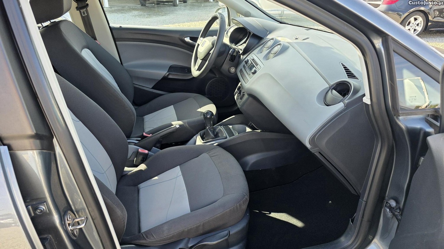 SEAT Ibiza 1.2 12V 70cv — fotografia 3