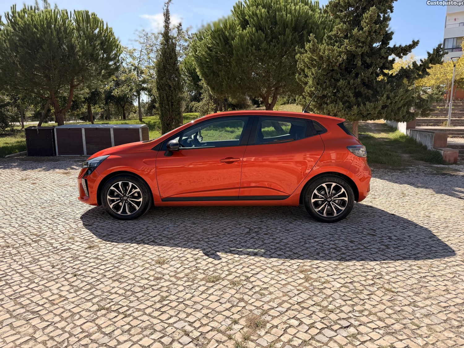 Renault Clio 1.6 E-TECH 145 — fotografia 8