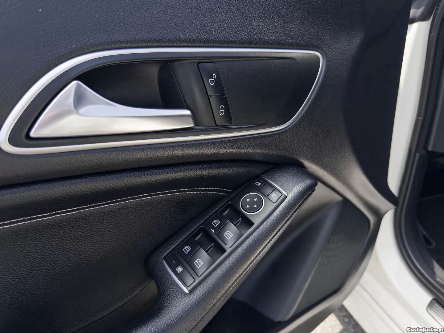 Mercedes-Benz CLA 180 D shooting brake urban aut. — fotografia 11