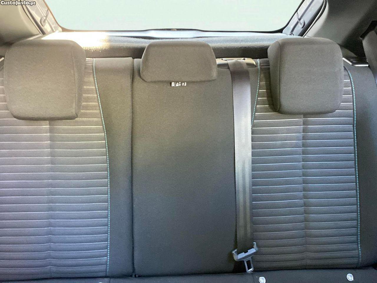 Peugeot 208 PureTech 100 EAT8 Allure Pack — fotografia 3