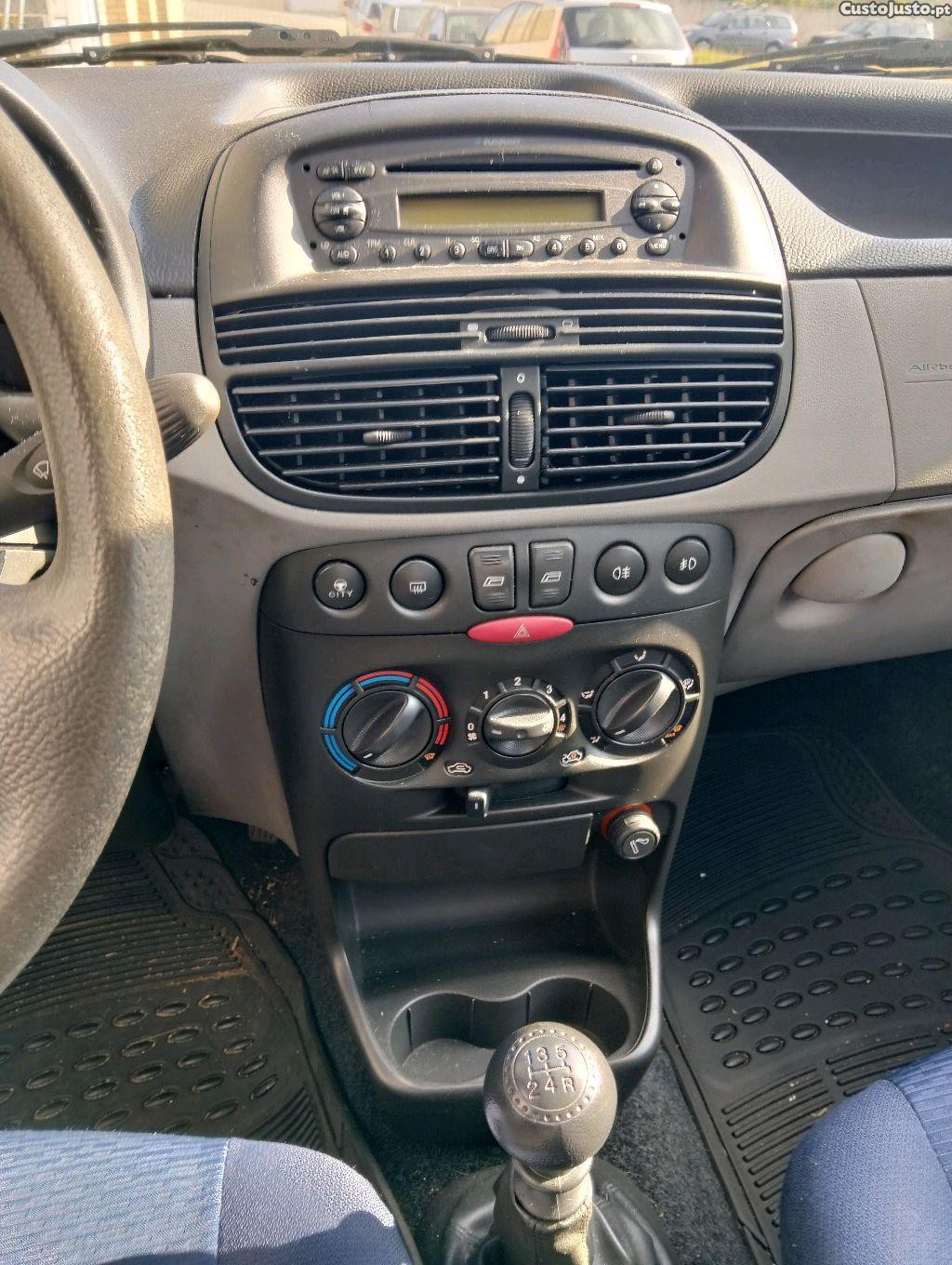 Fiat Punto 1.2 — fotografia 2