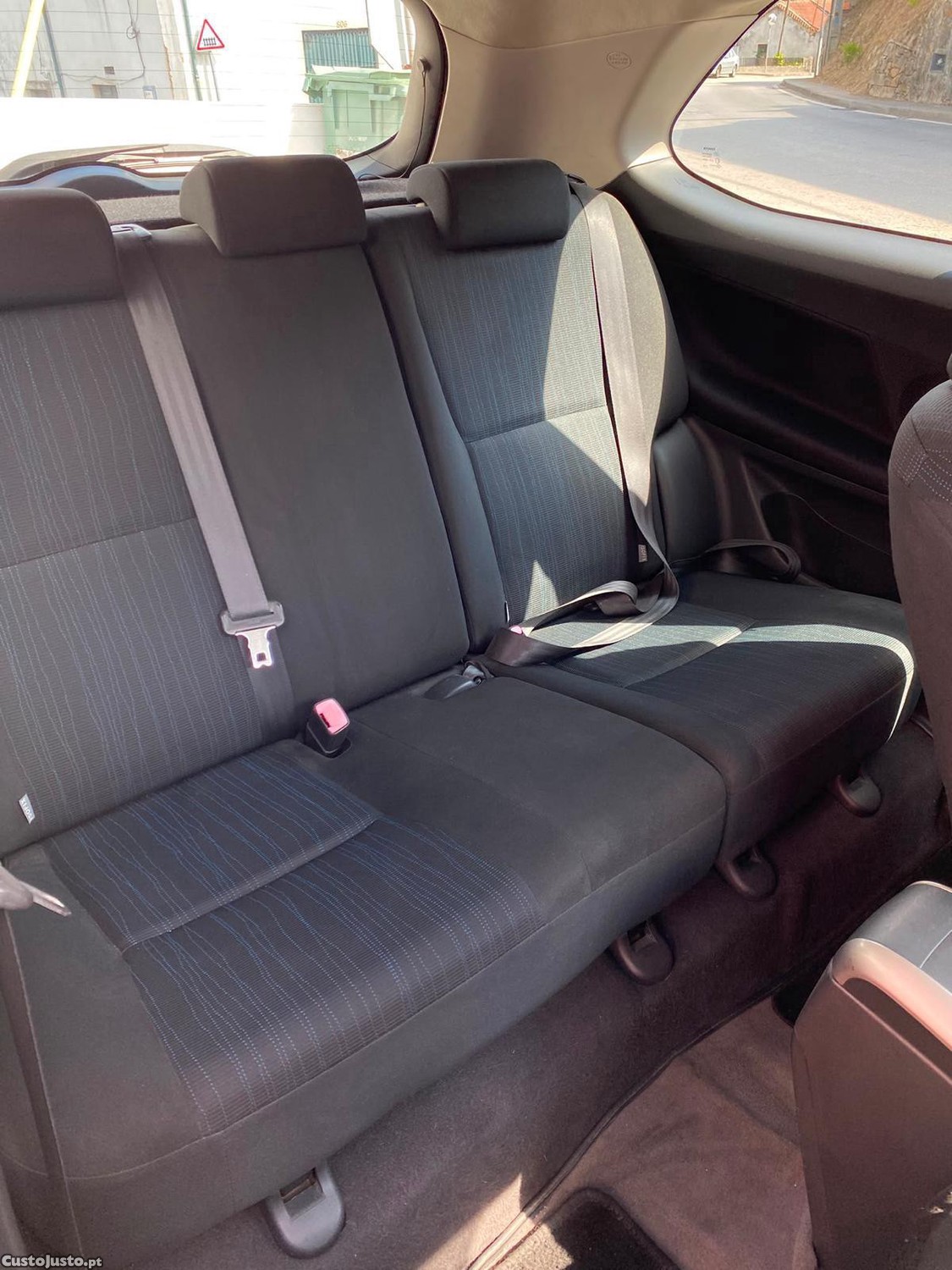 Toyota Auris 1.4D4D — fotografia 4