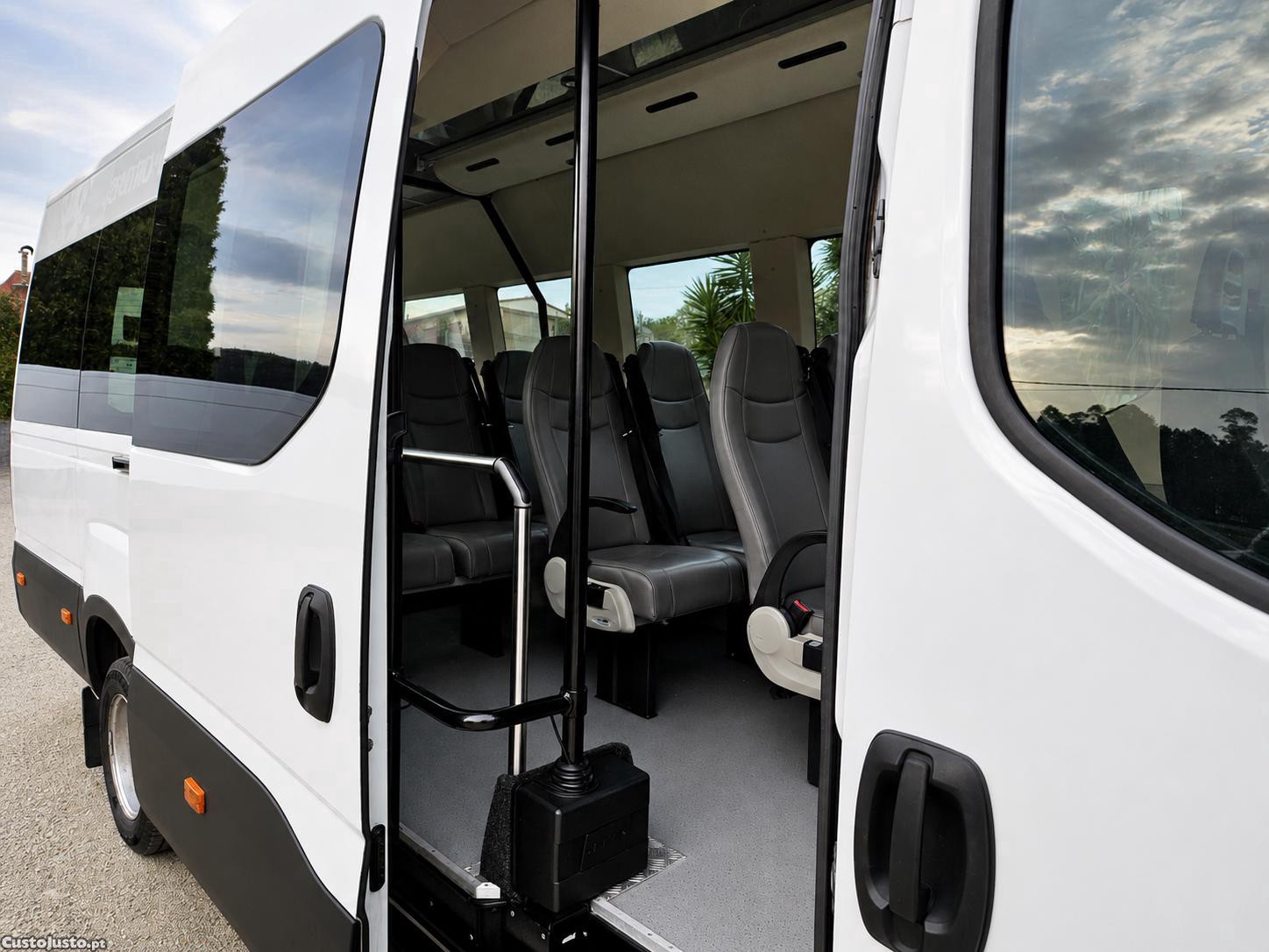 Iveco Daily 9 Lugares — fotografia 5