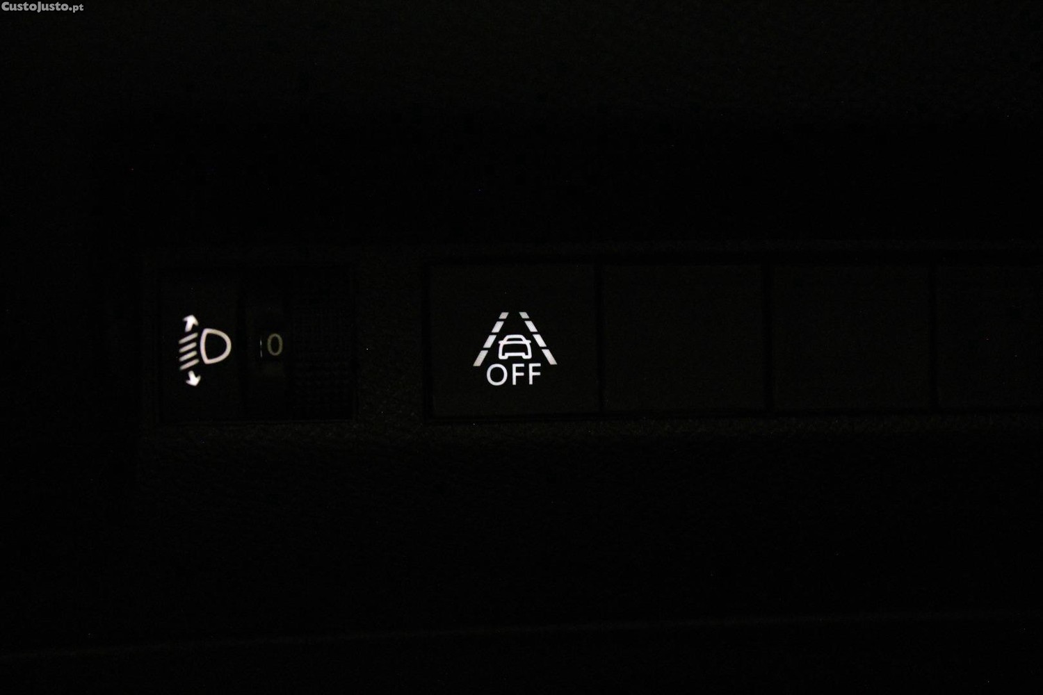 Peugeot 208 1.5 BHDI ALLURe — fotografia 17