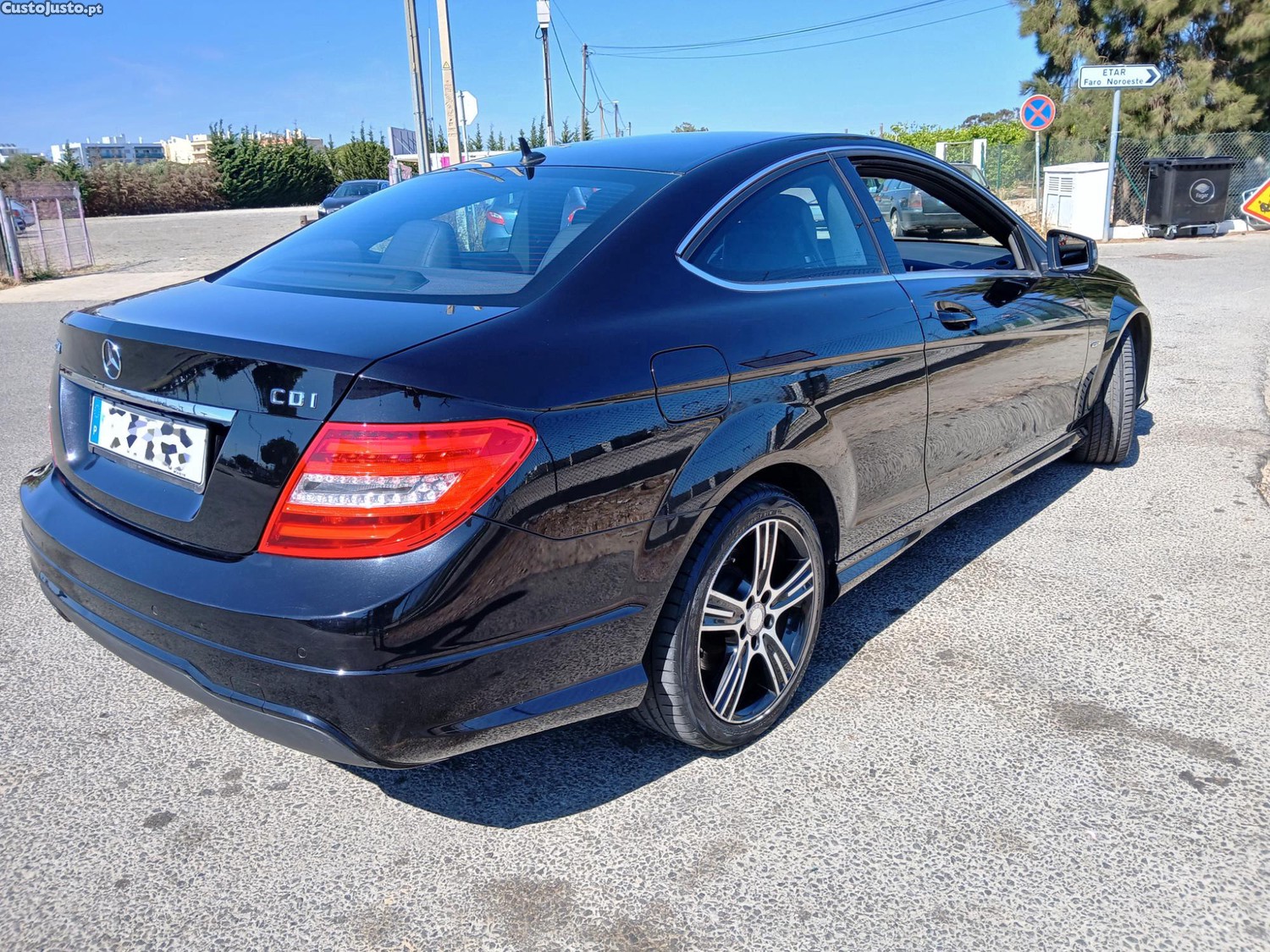 Mercedes-Benz C 220 Coupé Automático (2014) Apenas 91.000 km - edição especial — fotografia 6