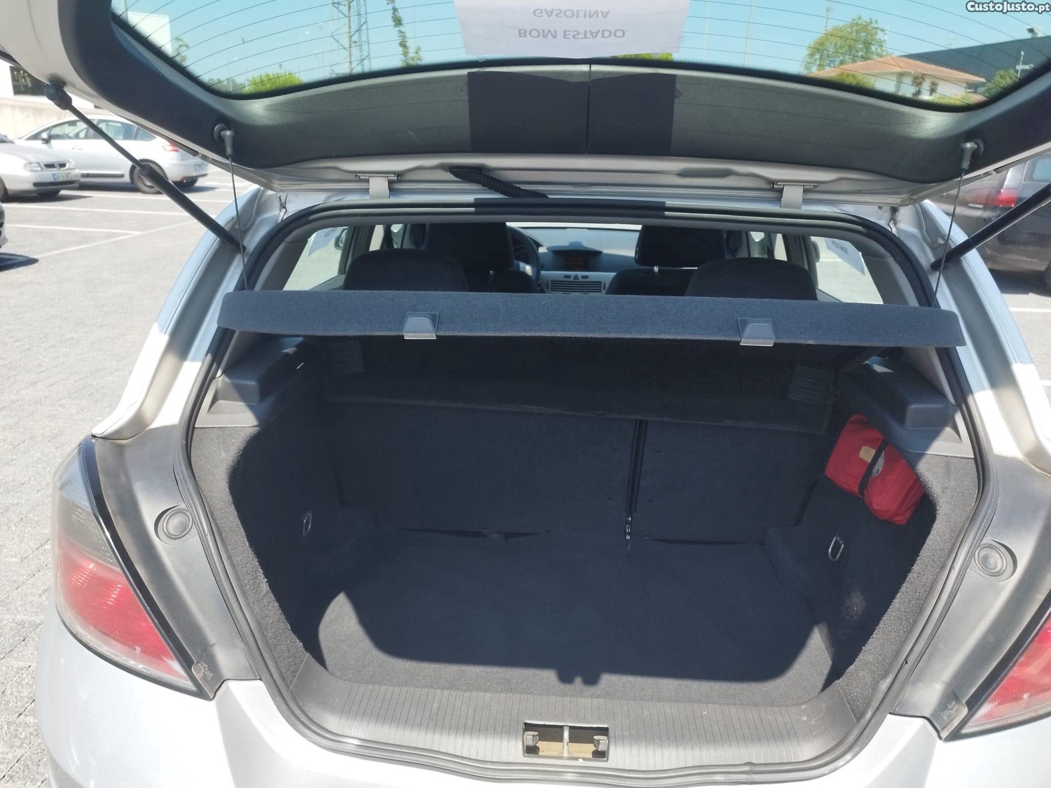 Opel Astra 1.4 Gasolina — fotografia 2