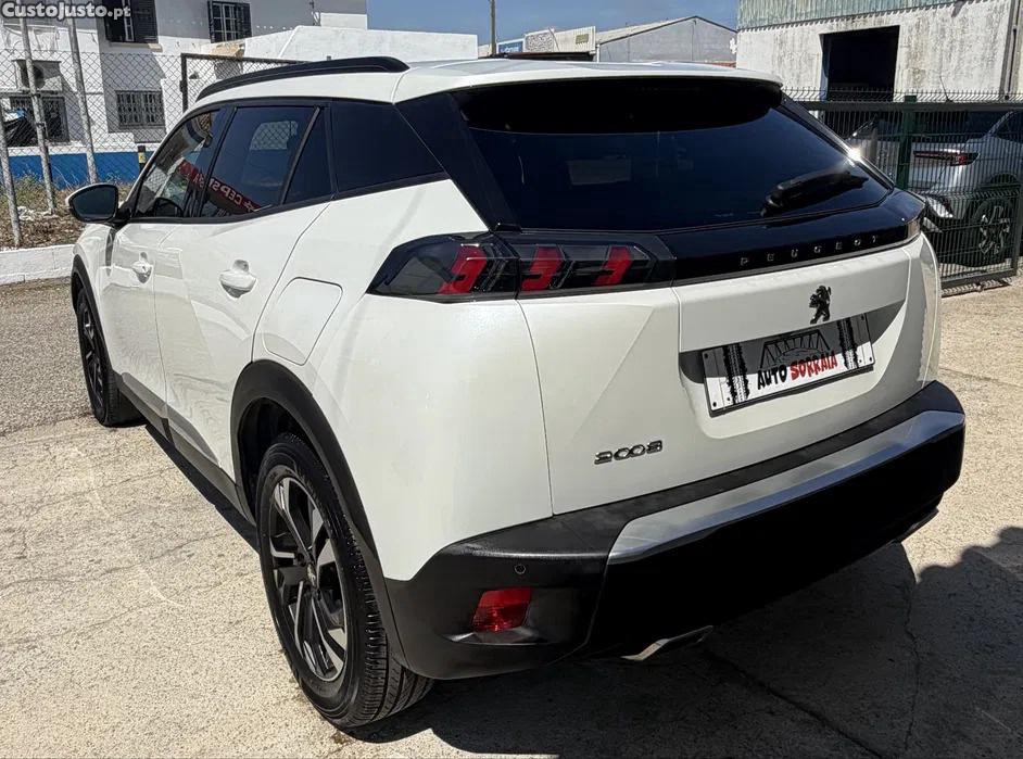 Peugeot 2008 PureTech Allure — fotografia 9