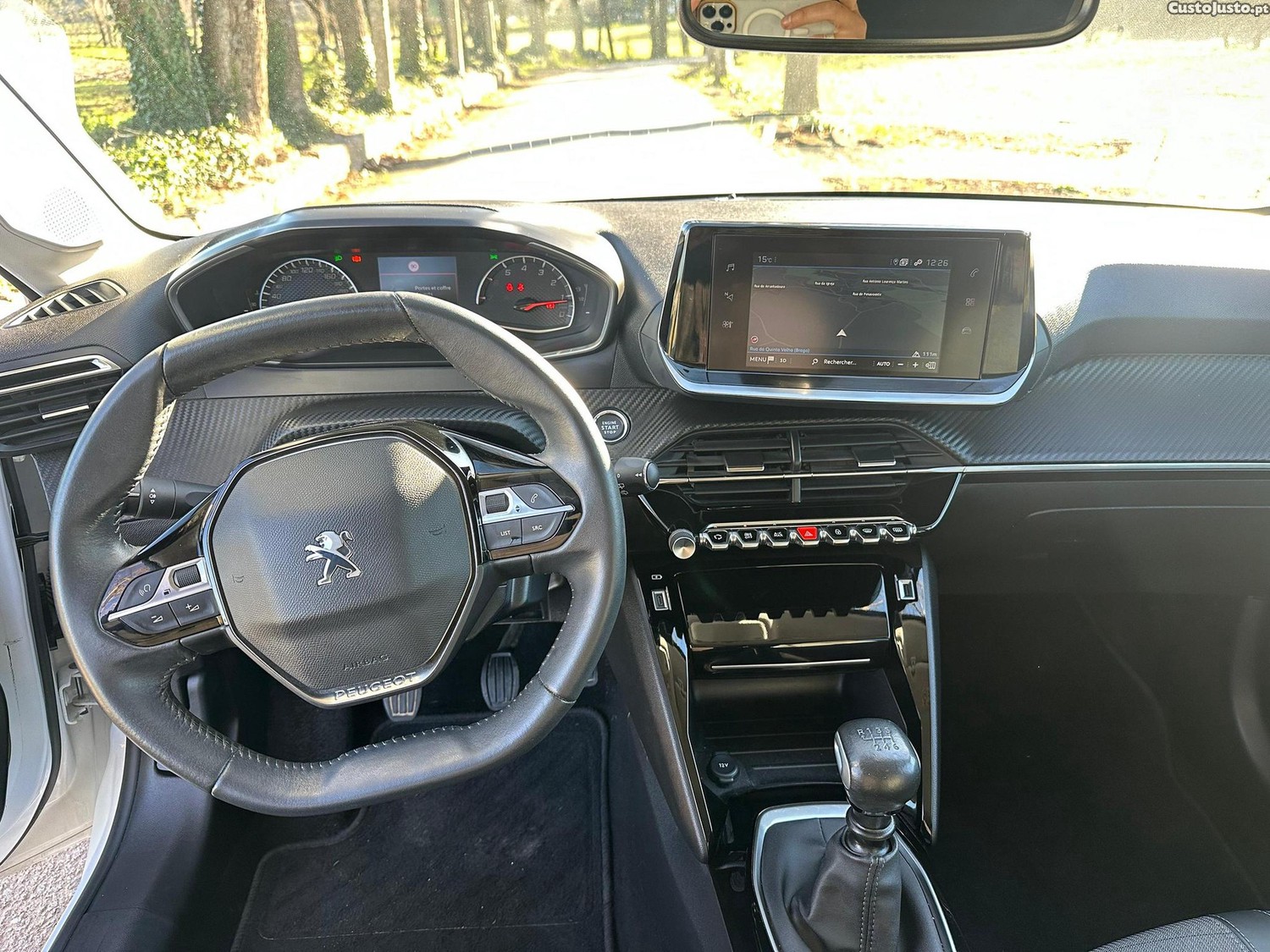 Peugeot 208 1.2 PureTech Allure — fotografia 3