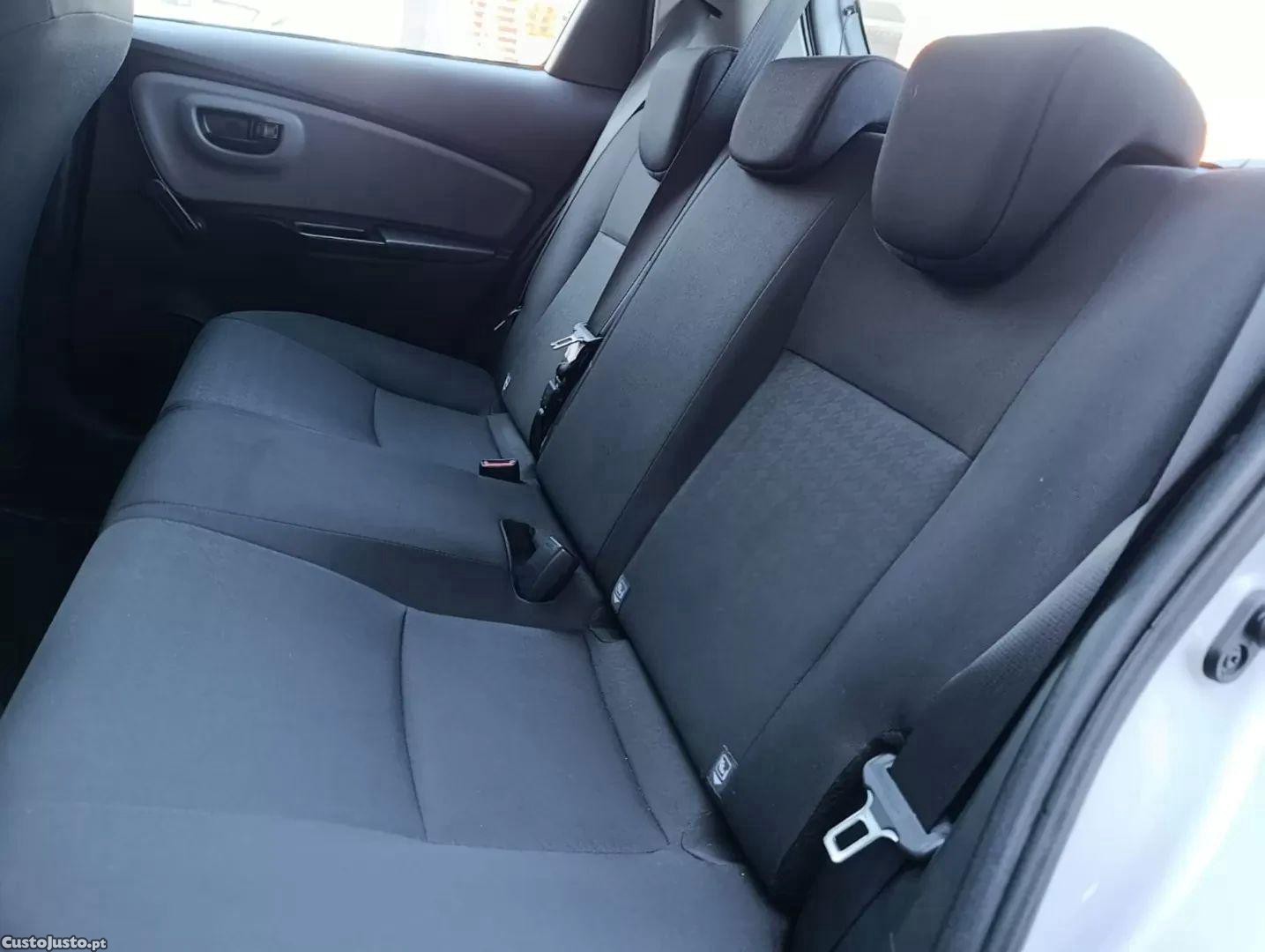 Toyota Yaris 1.0 vvt-i active+ac — fotografia 3