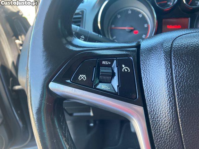 Opel Insignia Sport Tourer 2.0 CDT — fotografia 16