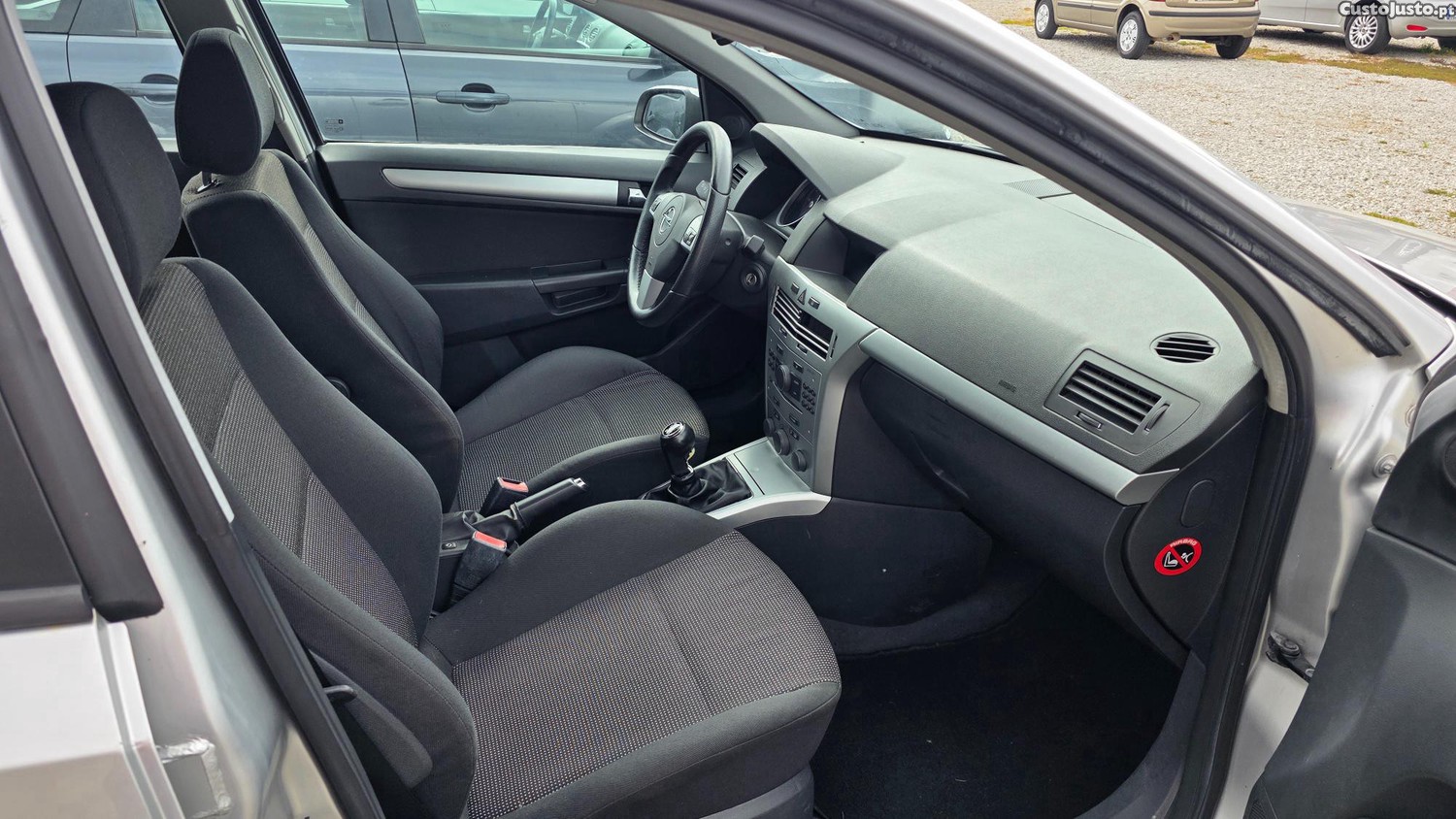 Opel Astra H 1.3 CDTI ECOTEC 90cv — fotografia 3