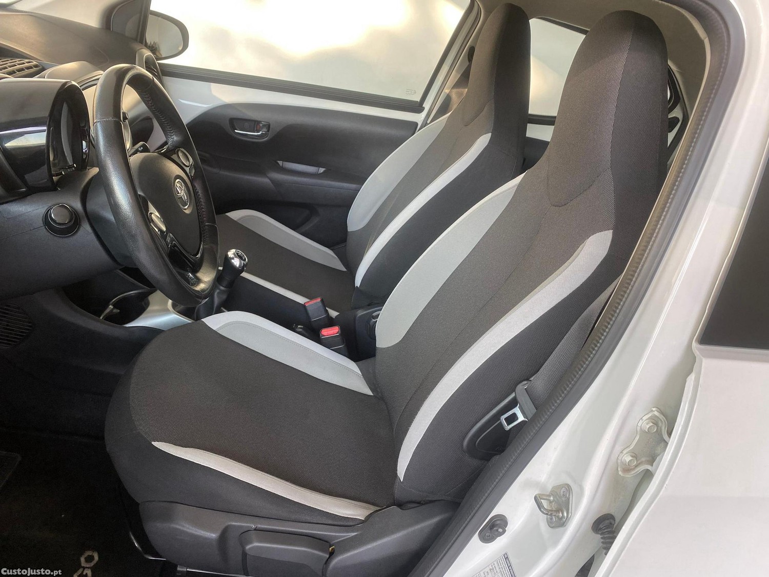 Toyota Aygo 1.0 X-Clusiv — fotografia 8