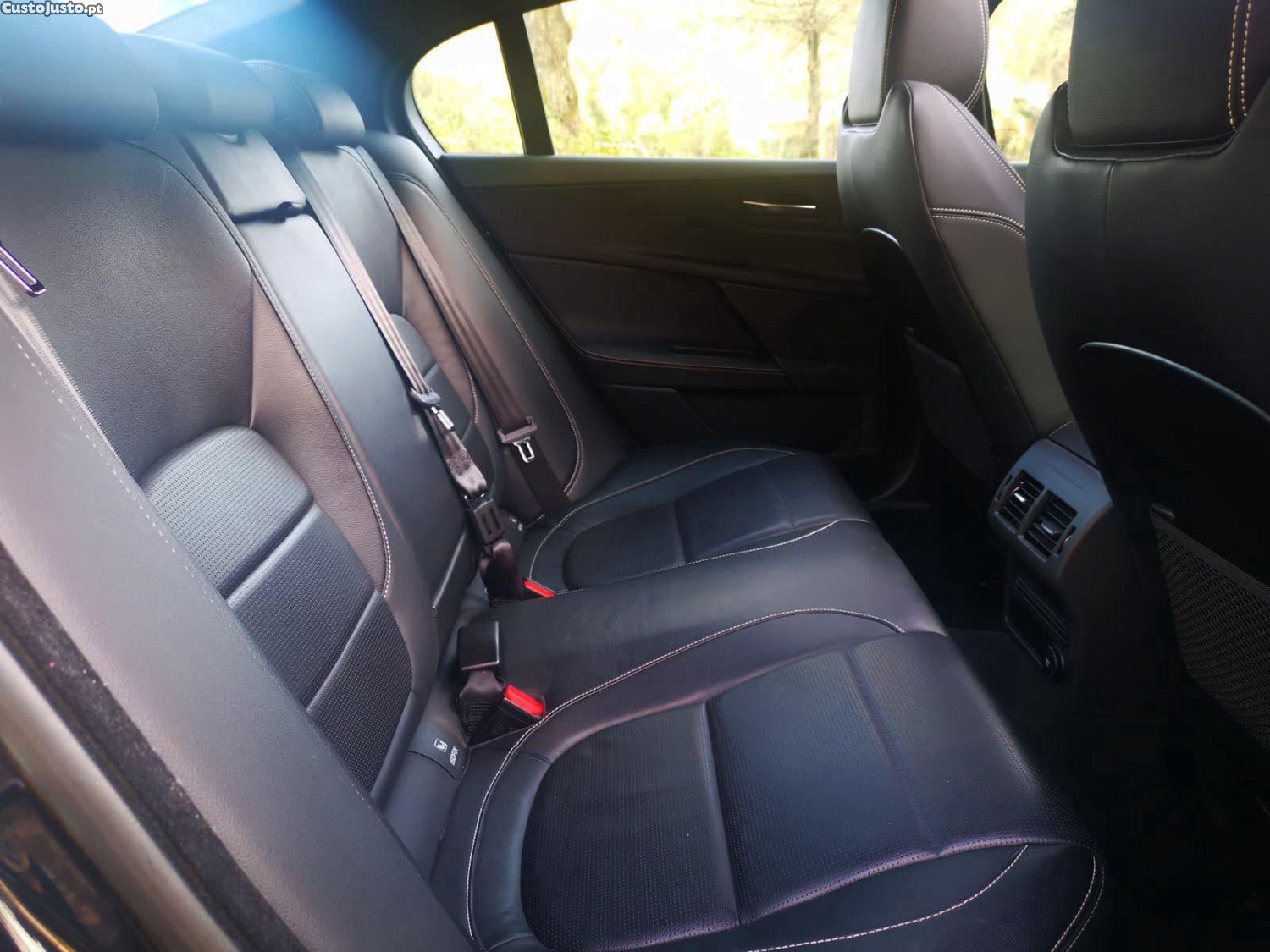 Jaguar XE 2.0 D R-Sport Aut. — fotografia 2