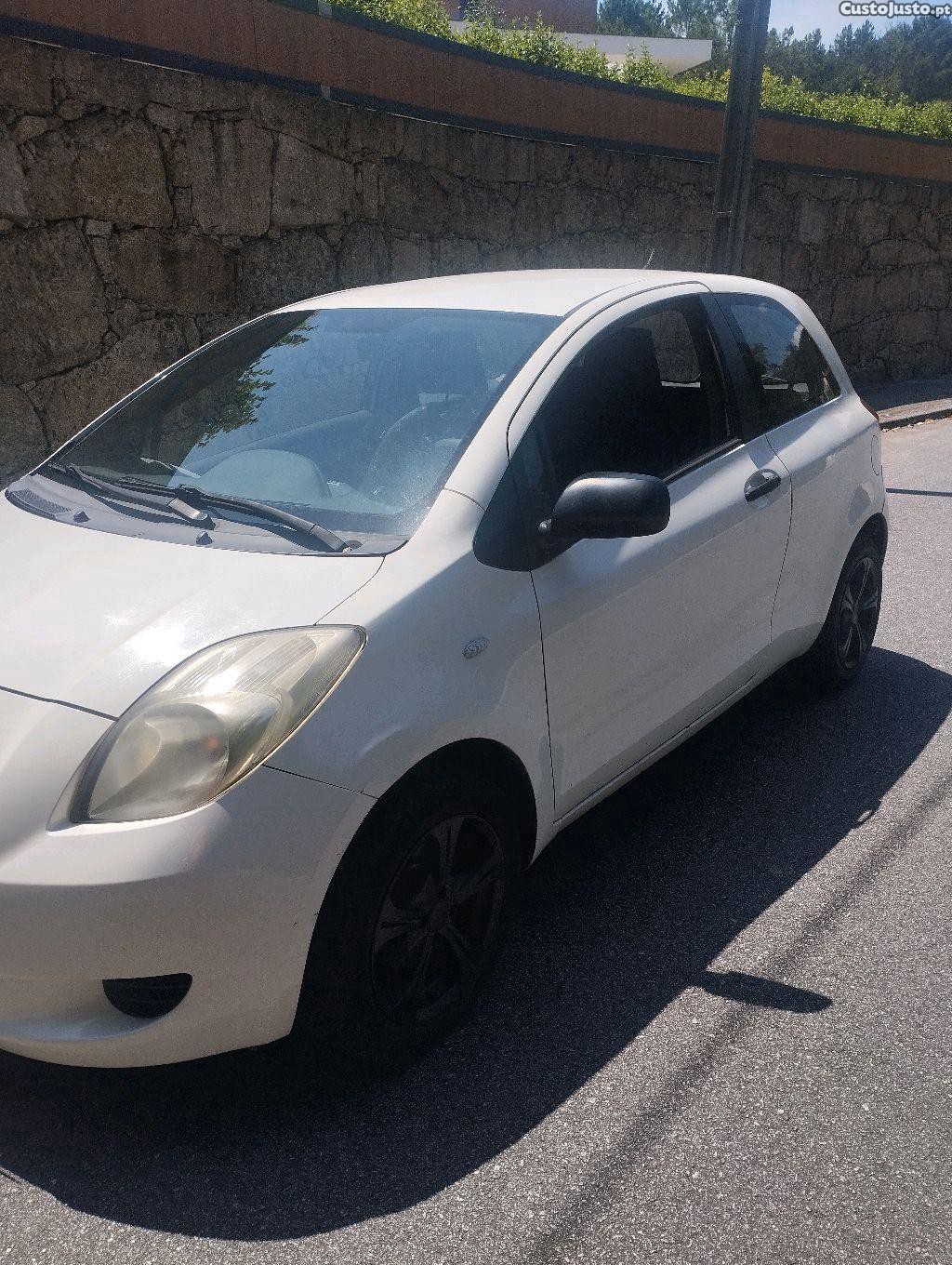 Toyota Yaris 1.4 d4d 5 lugares — fotografia 11