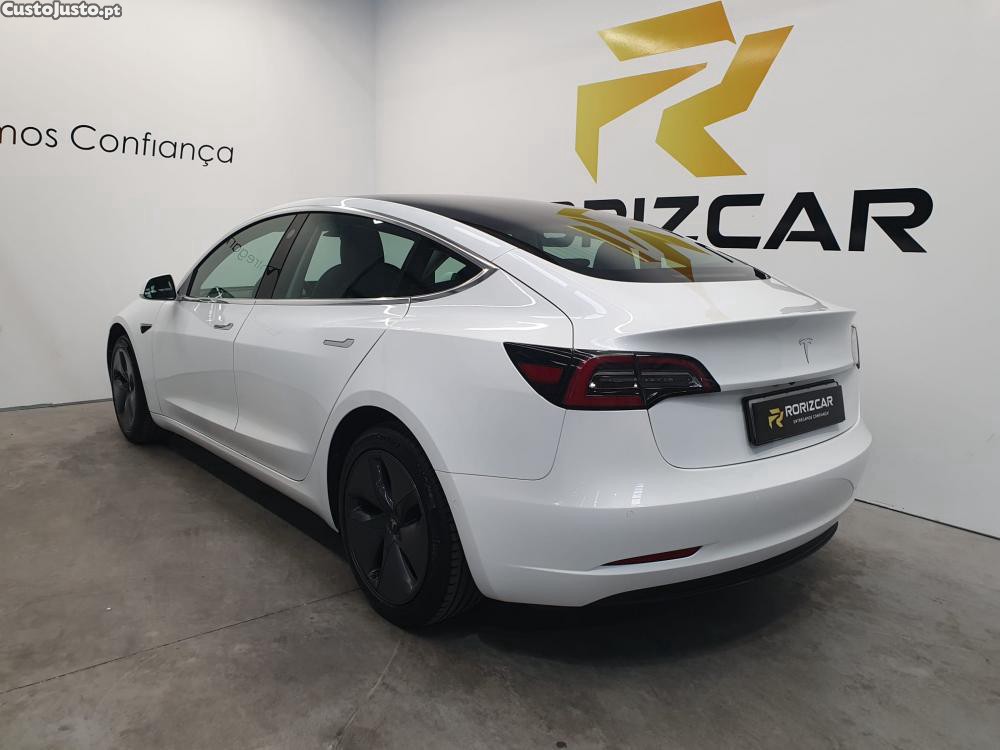 Tesla Model 3 Standard Range Plus — fotografia 22