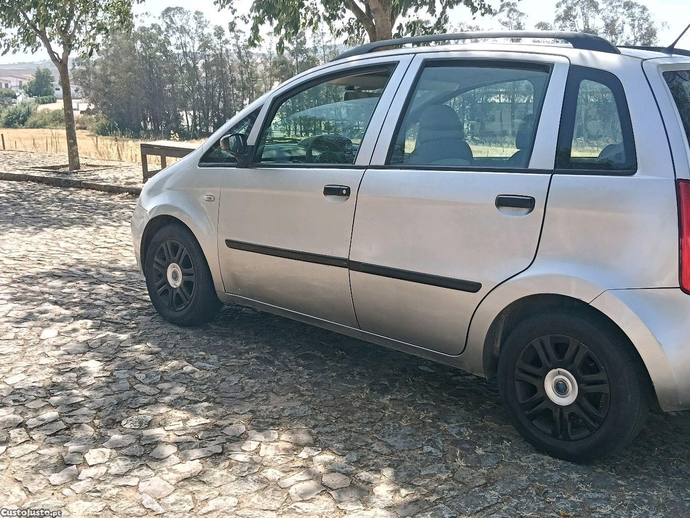 Fiat Idea motor 1.2 a gasolina — fotografia 4