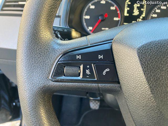 SEAT Ibiza 1.6 TDI Reference — fotografia 17