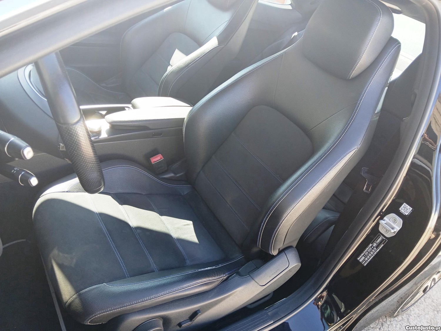 Mercedes-Benz C 220 Coupé Automático (2014) Apenas 91.000 km - edição especial — fotografia 3