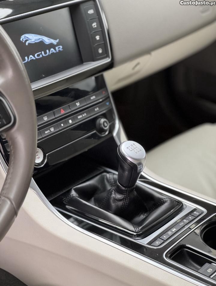 Jaguar XE Prestige — fotografia 3