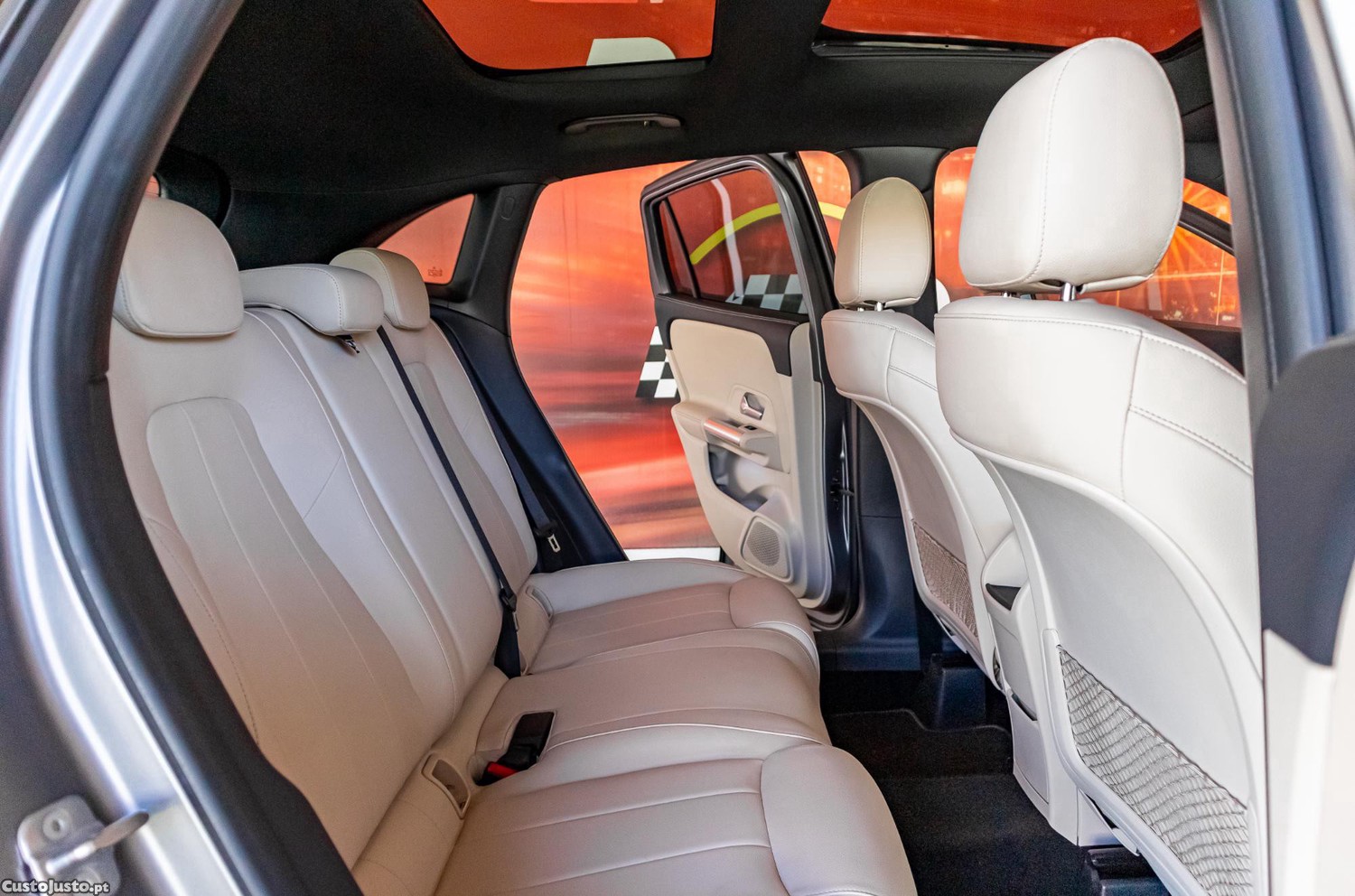 Mercedes-Benz GLA 180 d Progressive Auto — fotografia 4