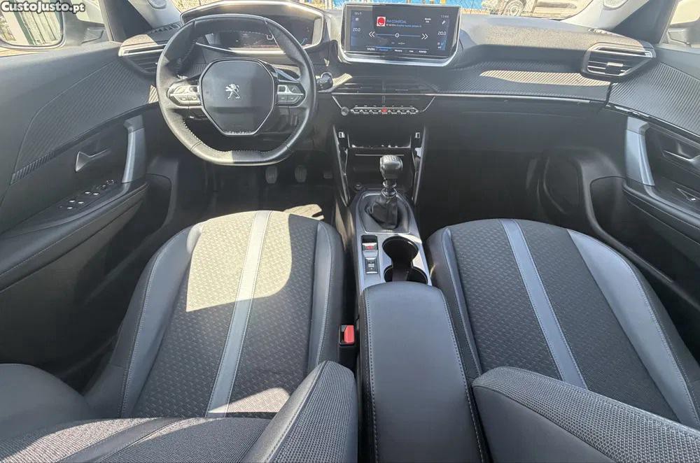 Peugeot 2008 PureTech Allure — fotografia 7