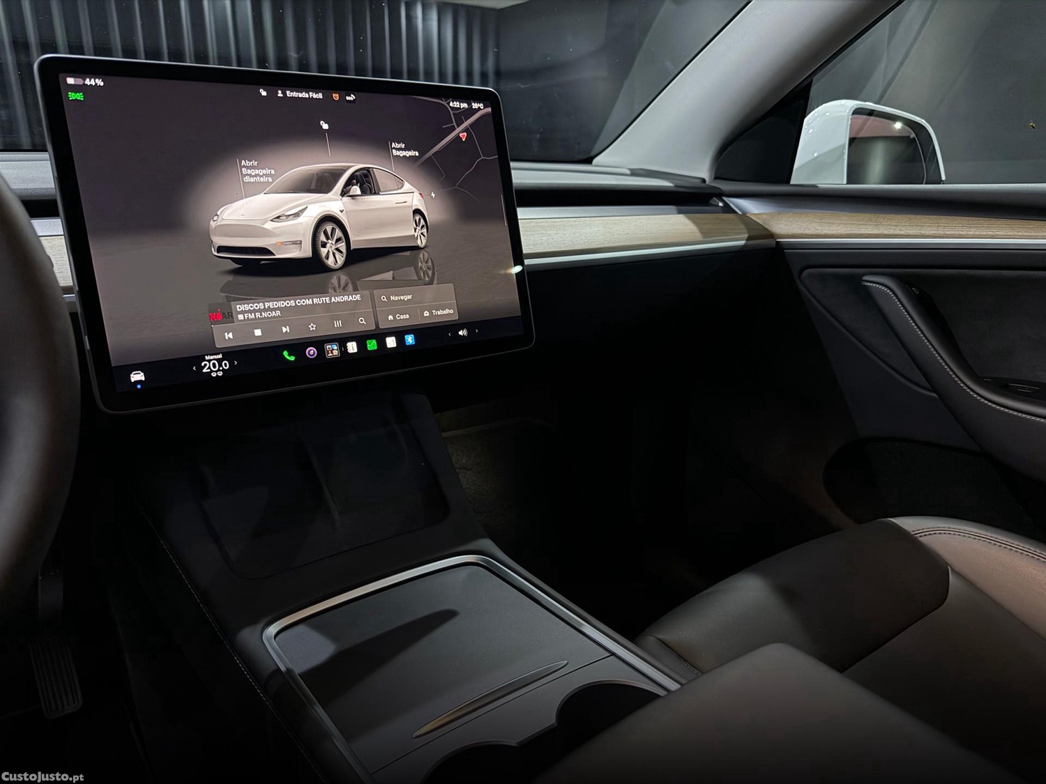 Tesla Model Y Long Range Dual Motor AWD — fotografia 8