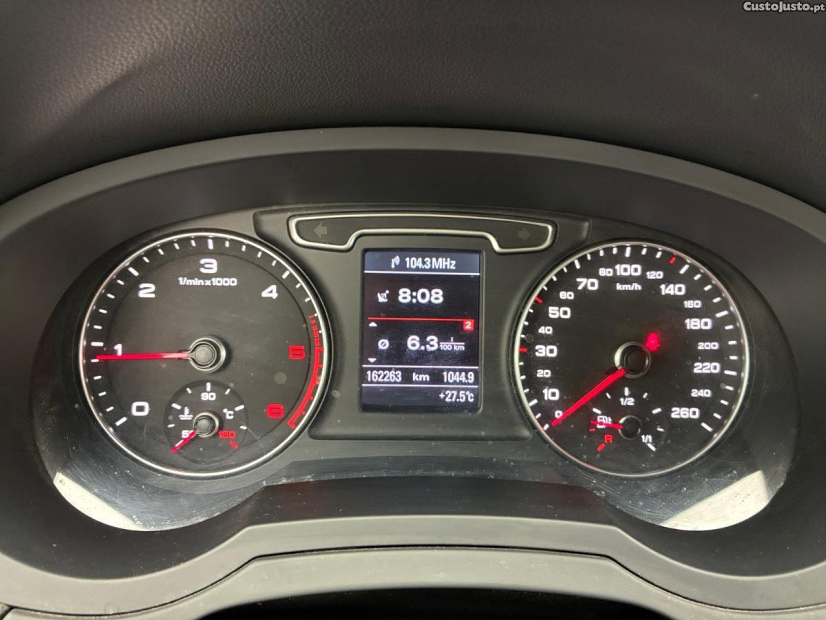 Audi Q3 2.0 TDi Ambition — fotografia 4