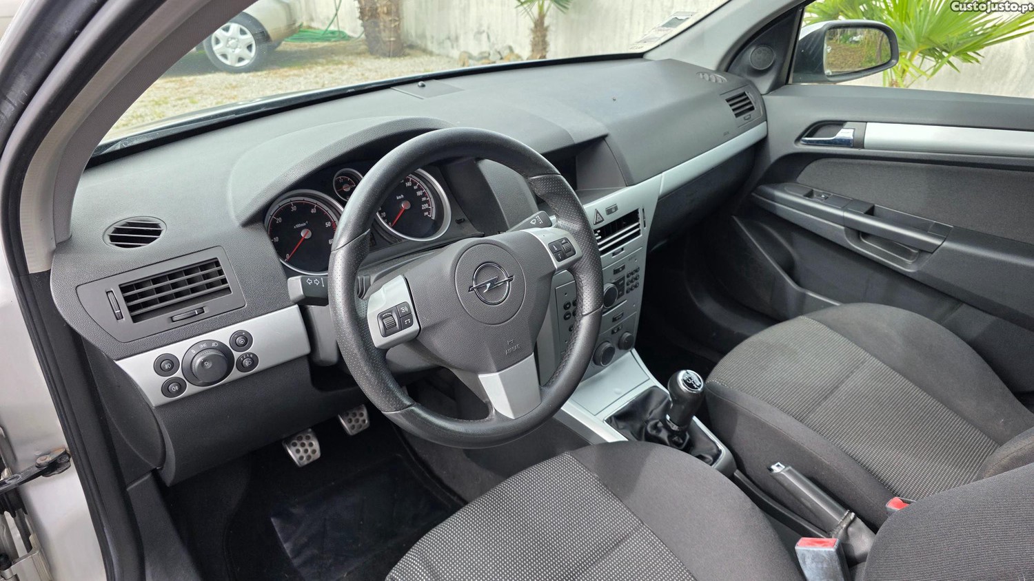 Opel Astra H 1.3 CDTI ECOTEC 90cv — fotografia 8