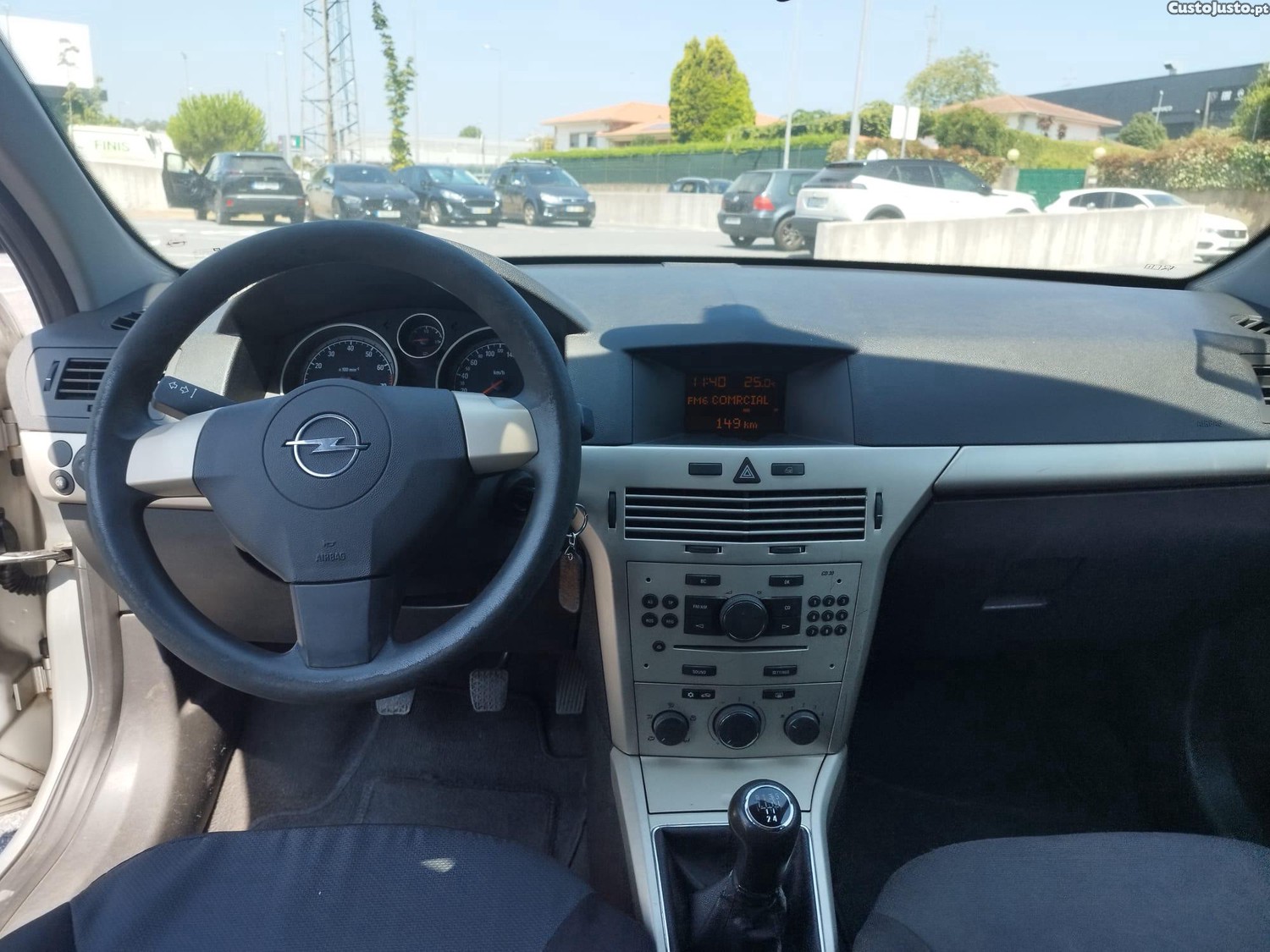 Opel Astra 1.4 Gasolina — fotografia 5