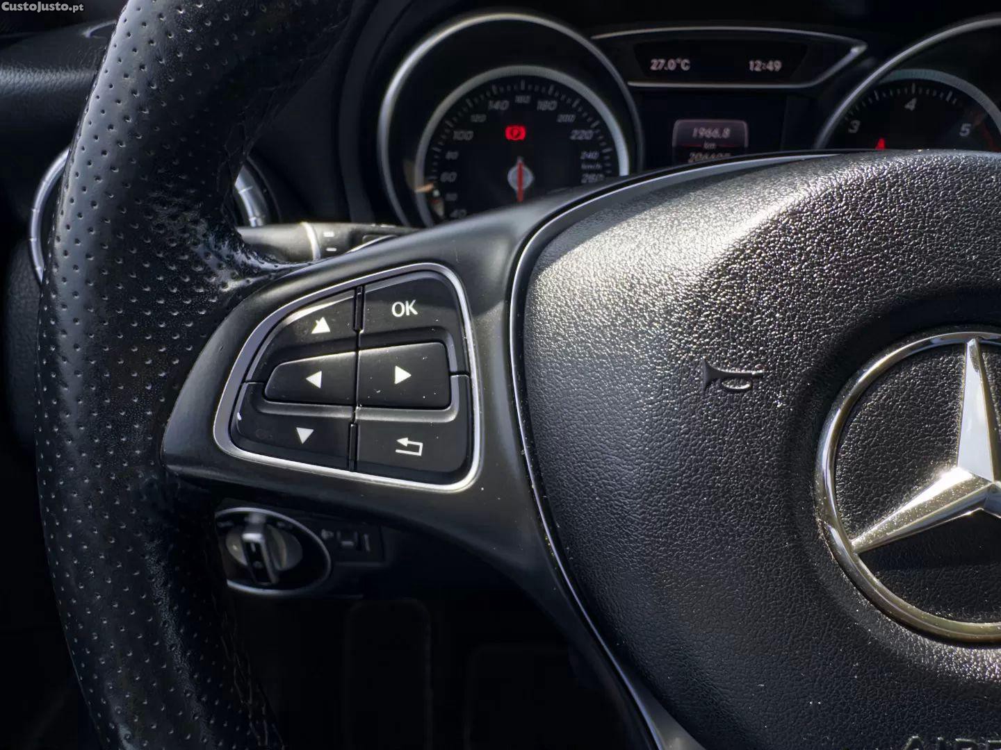 Mercedes-Benz CLA 180 D shooting brake urban aut. — fotografia 7