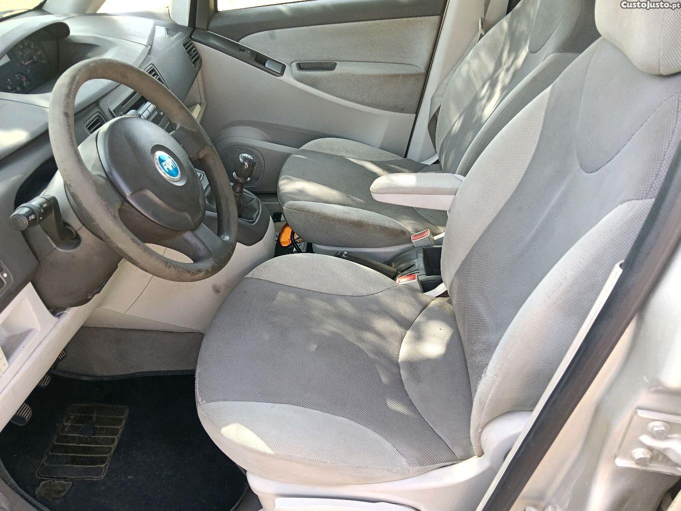 Fiat Idea motor 1.2 a gasolina — fotografia 3