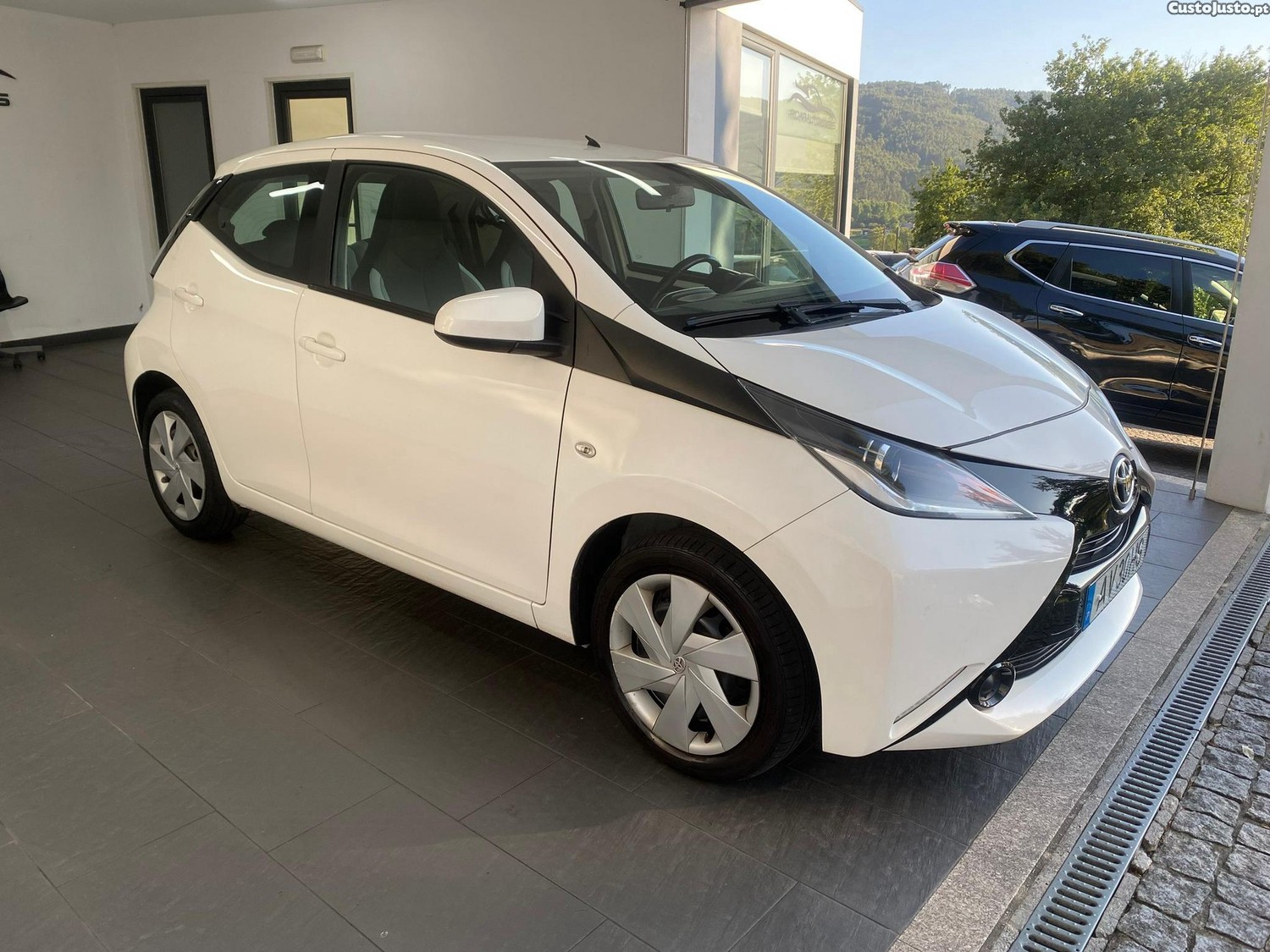 Toyota Aygo 1.0 X-Clusiv — fotografia 14
