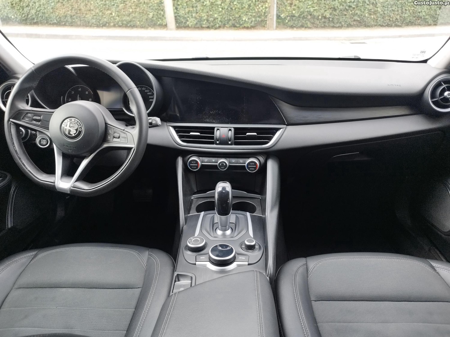 Alfa Romeo Giulia 2.2 D AUTO — fotografia 5