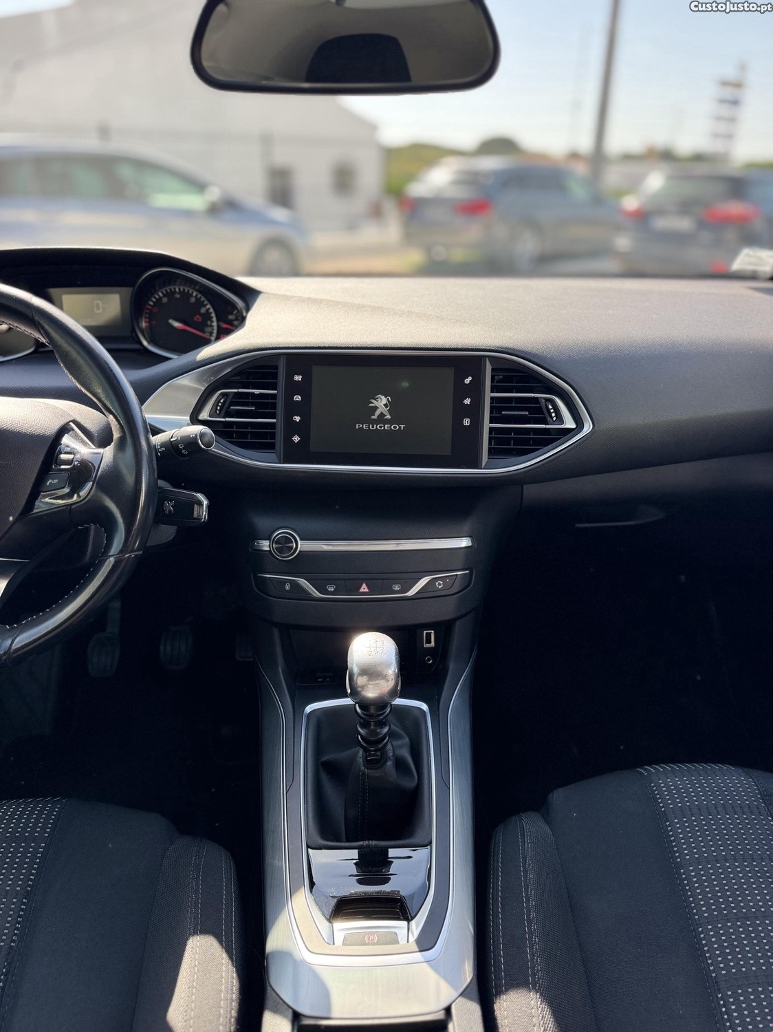 Peugeot 308 Allure THP 1.2 130CV — fotografia 9
