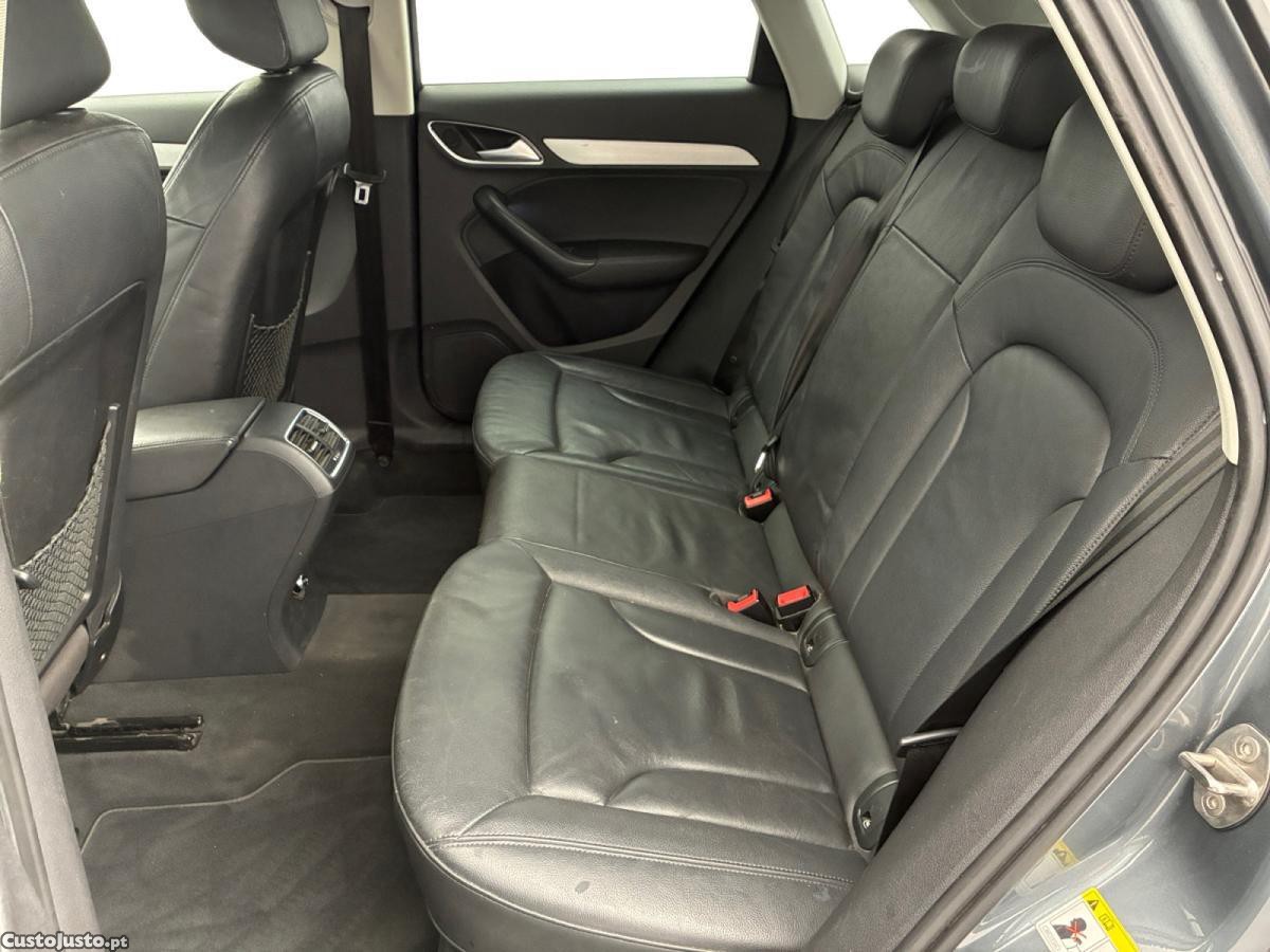 Audi Q3 2.0 TDi Ambition — fotografia 2
