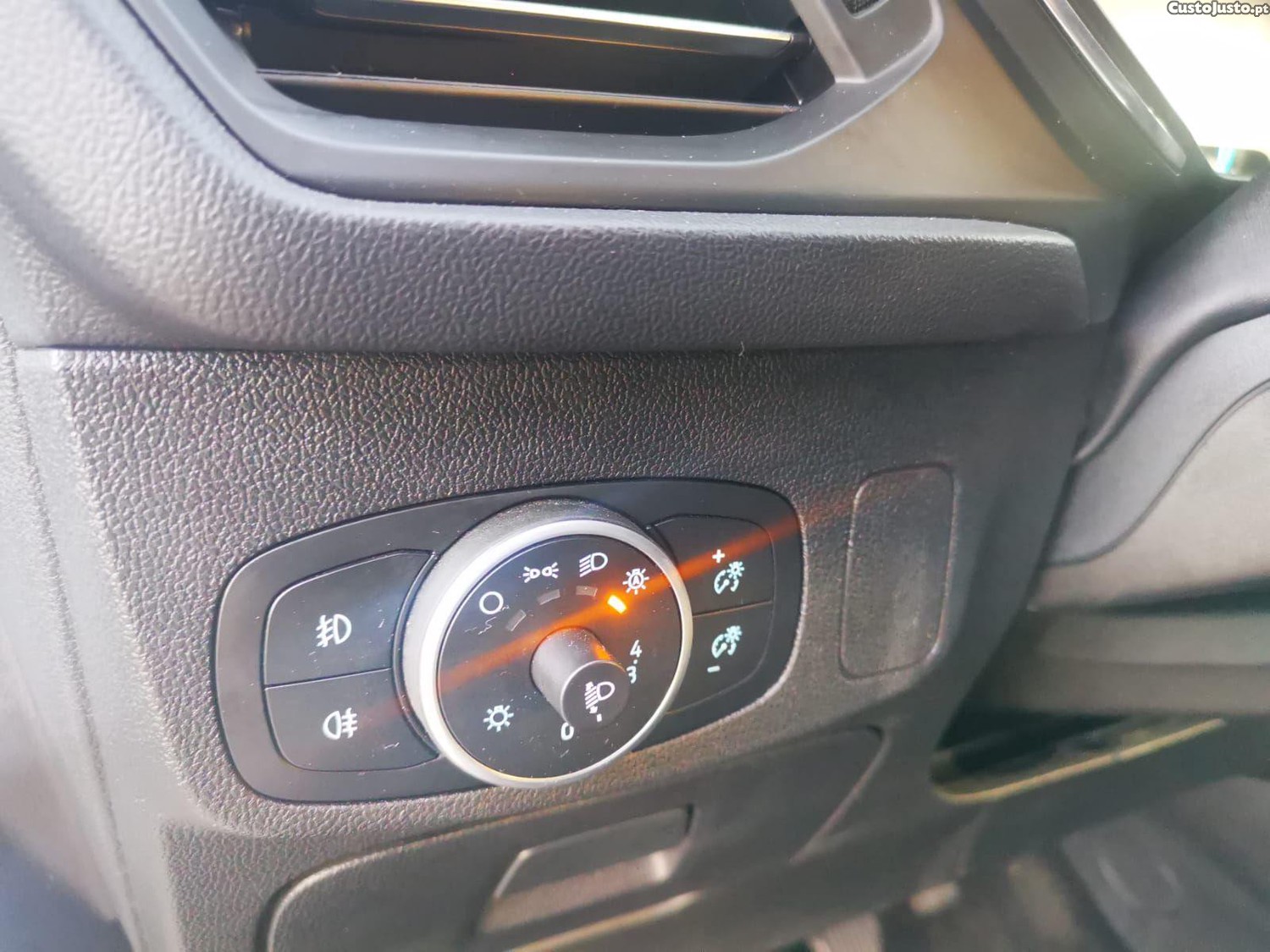 Ford Focus SW 1.5 TDCi EcoBlue ST-Line — fotografia 8