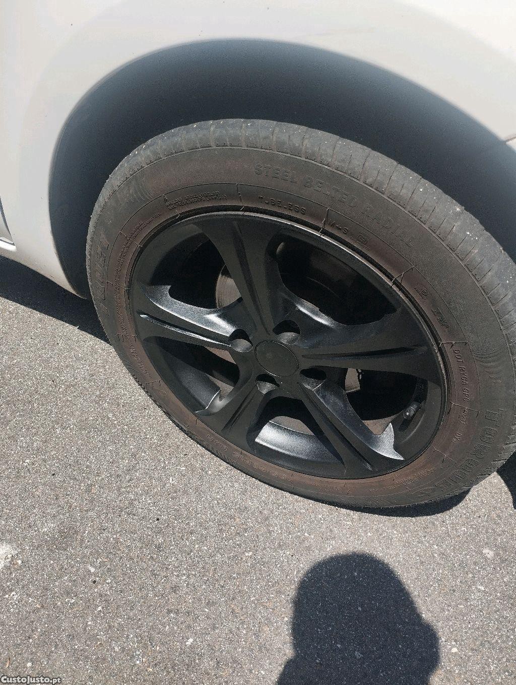 Toyota Yaris 1.4 d4d 5 lugares — fotografia 8