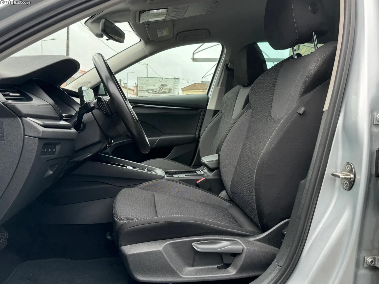 Skoda Octavia 2.0 TDI Ambition DSG — fotografia 18