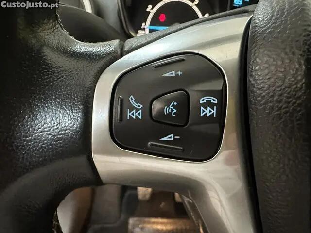 Ford Fiesta 1.0 EcoBoost S&S Titanium — fotografia 2