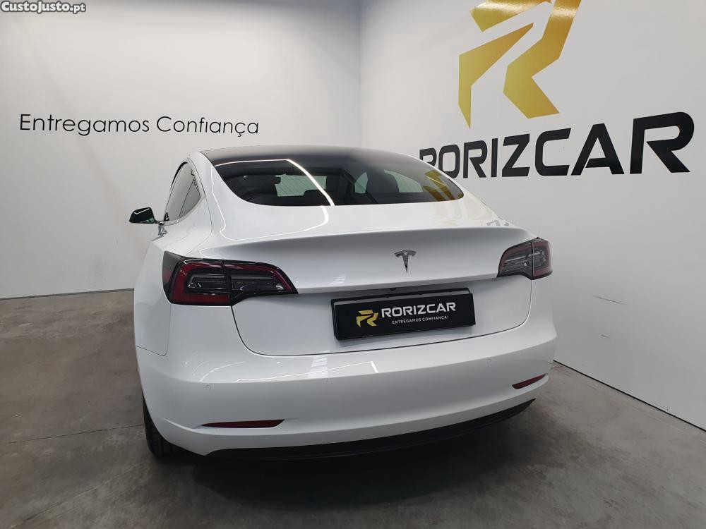 Tesla Model 3 Standard Range Plus — fotografia 20
