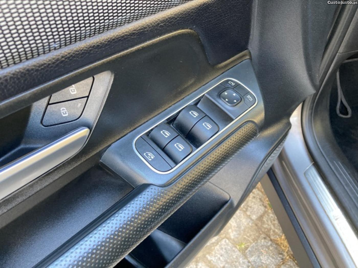 Mercedes-Benz GLB 220 d 4Matic 8G-DCT — fotografia 2