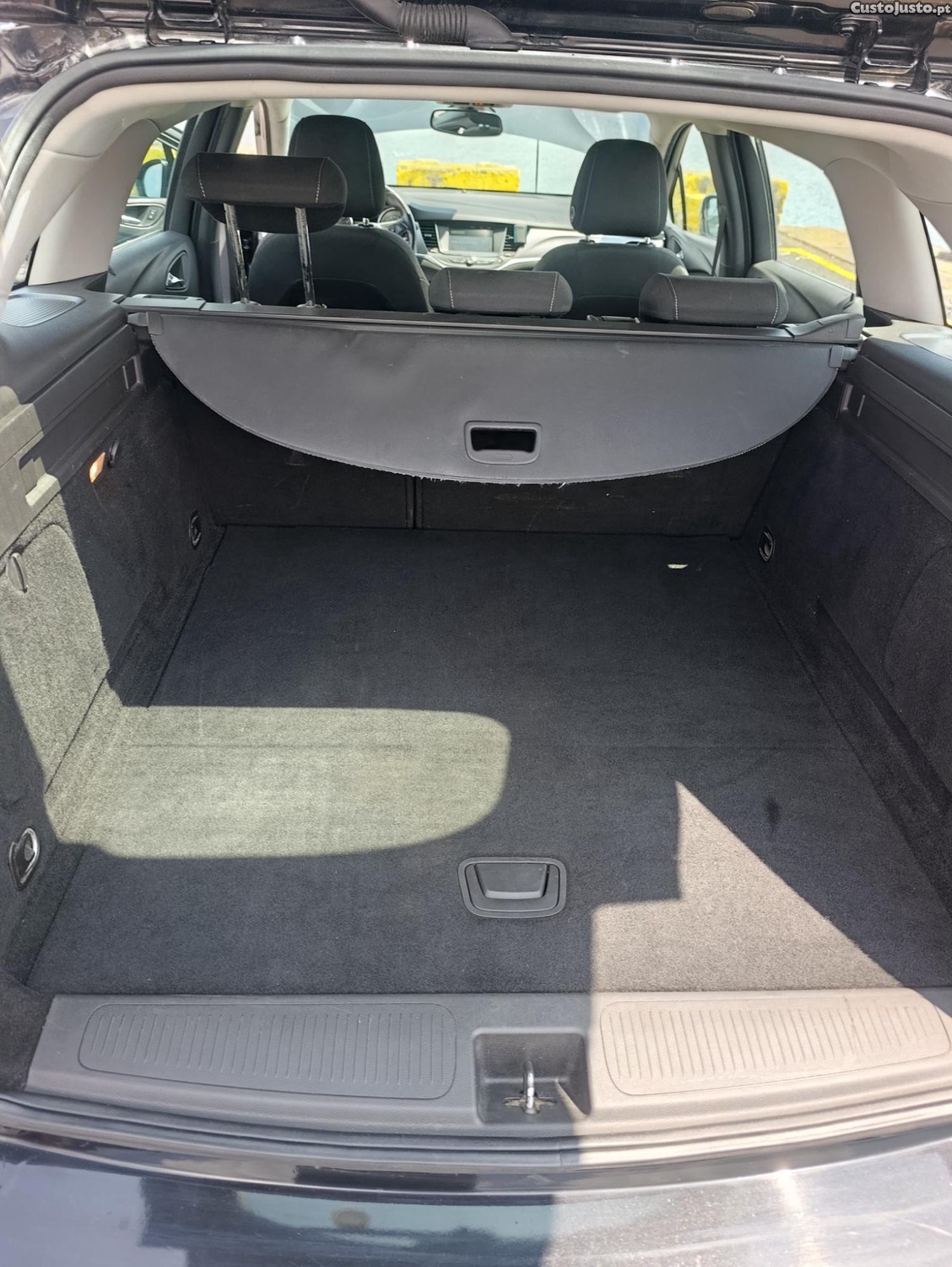 Opel Astra Sports Tourer — fotografia 3