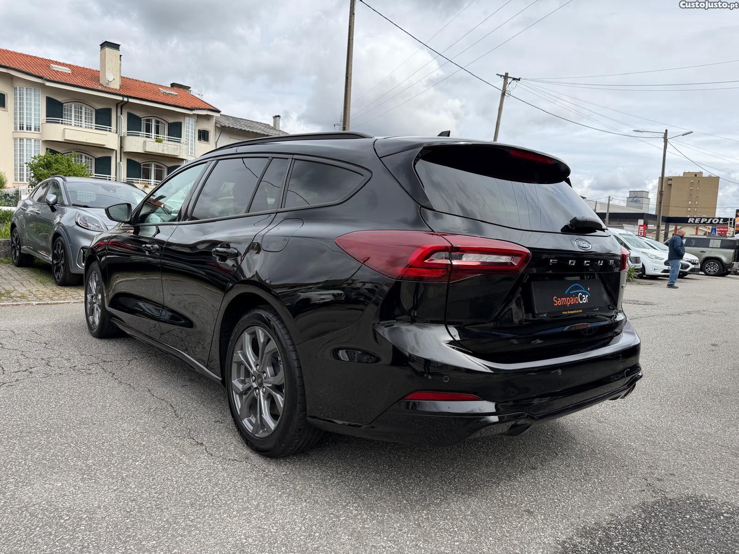 Ford Focus SW 1.0 EcoBoost MHEV ST-Line — fotografia 17