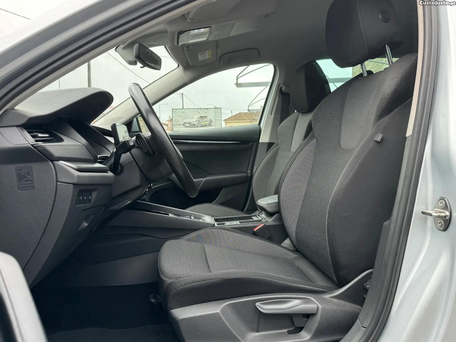 Skoda Octavia 2.0 TDI Ambition DSG — fotografia 19