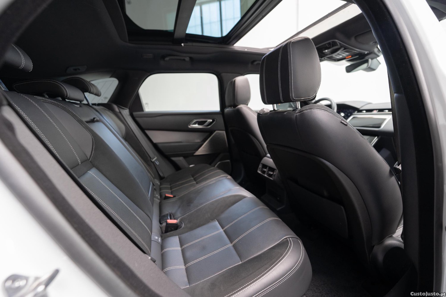 Land Rover Range Rover Velar P300 R-Dynamic — fotografia 16