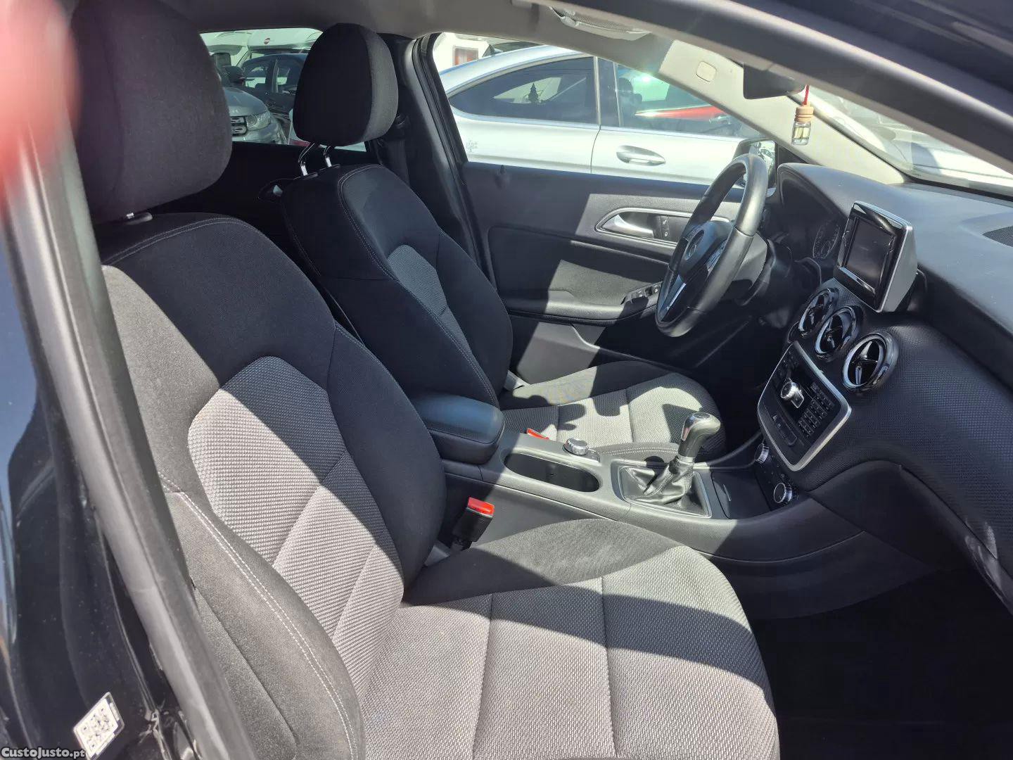 Mercedes-Benz A 180 D amg line — fotografia 5