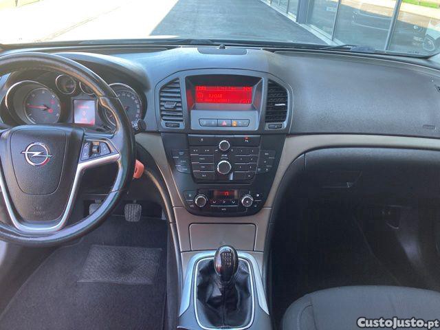 Opel Insignia Sport Tourer 2.0 CDT — fotografia 12
