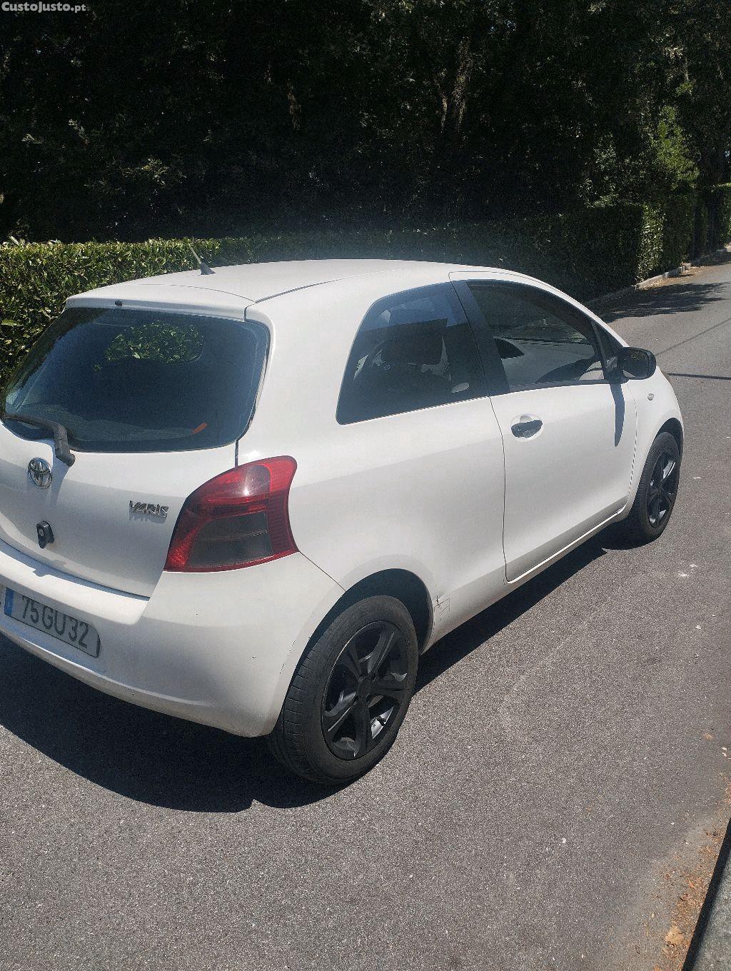 Toyota Yaris 1.4 d4d 5 lugares — fotografia 6