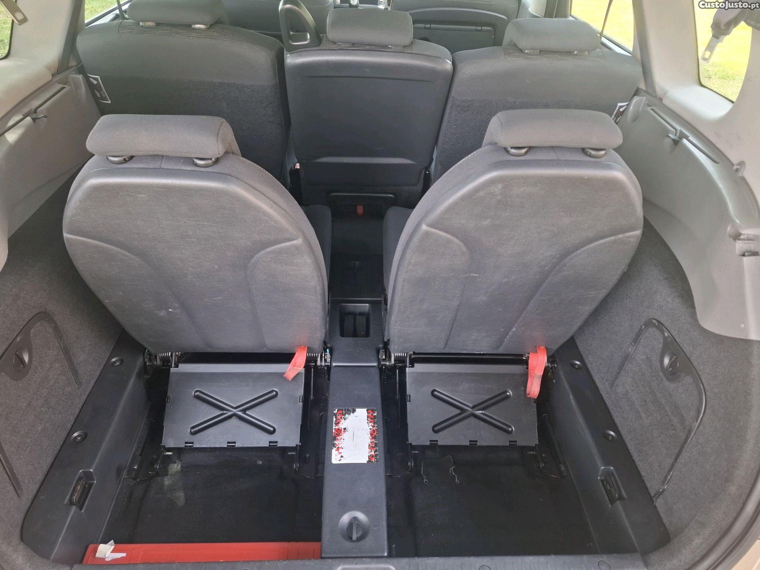 Renault Grand Scénic Expression — fotografia 7