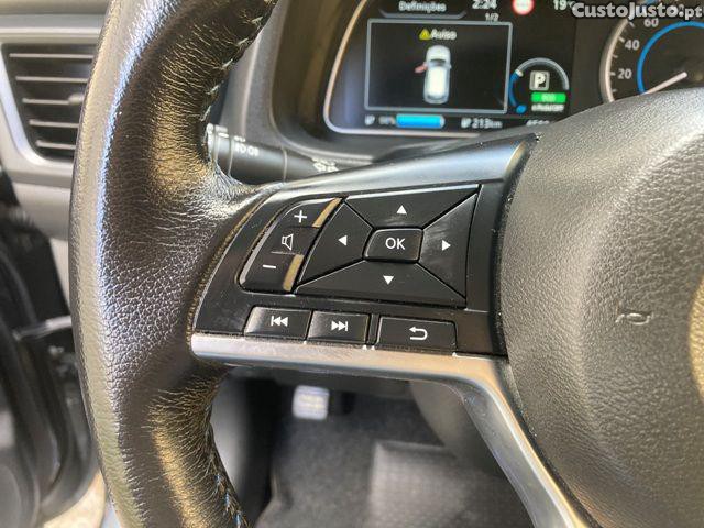 Nissan Leaf 40 kWh N-CONNECTA — fotografia 17
